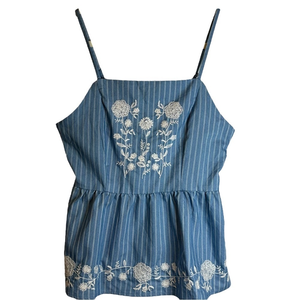 Harper Heritage Francesca’s Blue White Embroidered Baby Doll Tank Size Small NWT